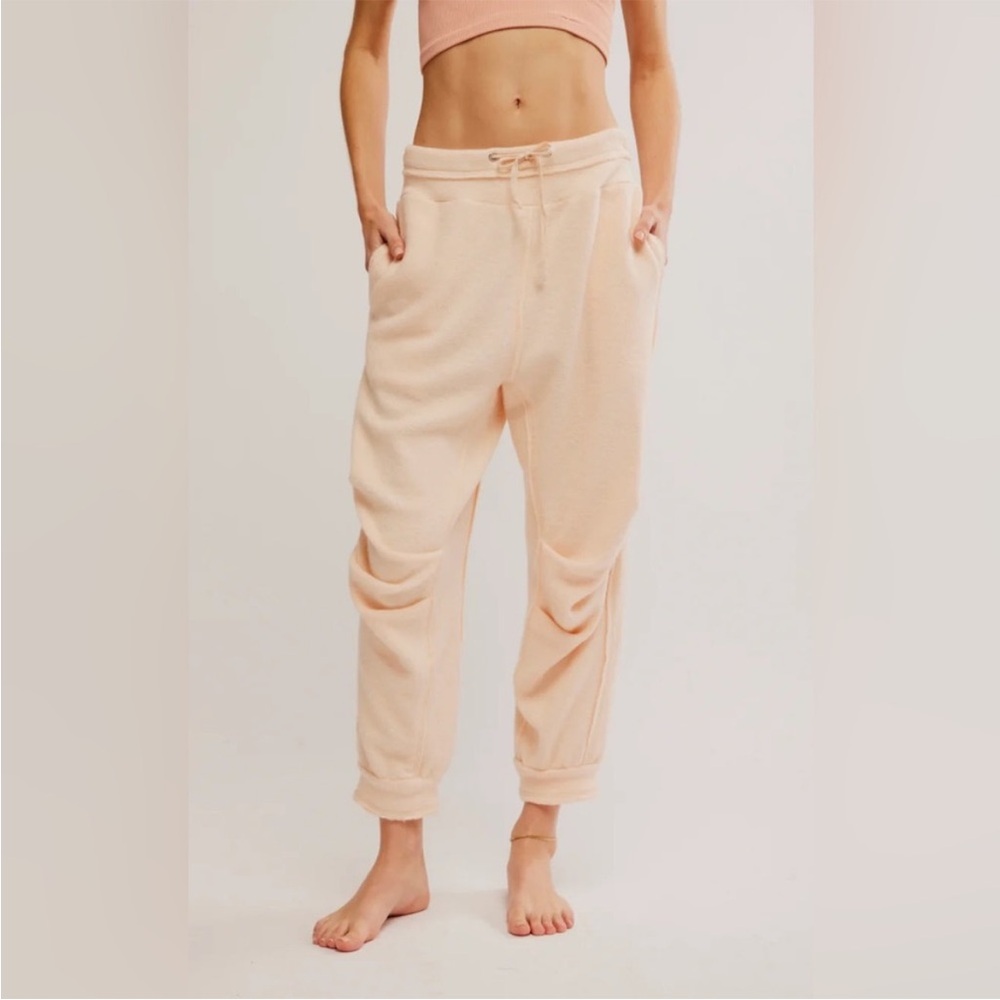 NWT free people day off joggers in tender Peach Jogger‎ Sweatpants